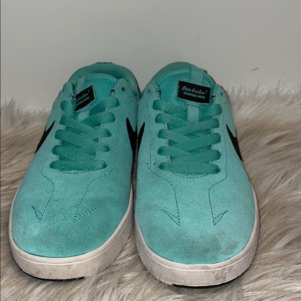 Nike Shoes - Picture 2 of 3